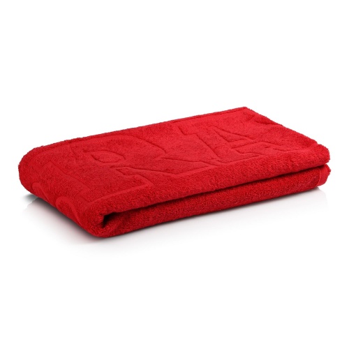 Красное банное полотенце