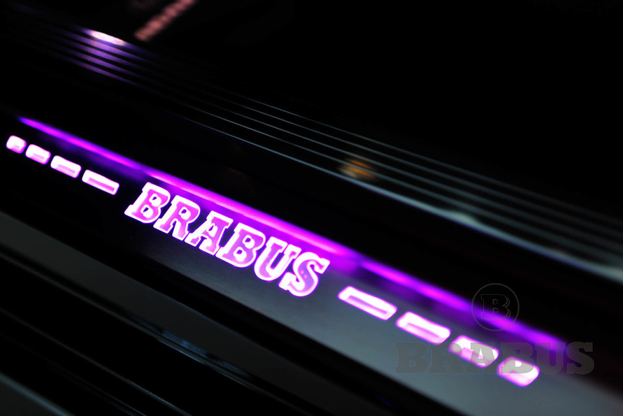 Накладки на внутренние пороги с логотипом BRABUS