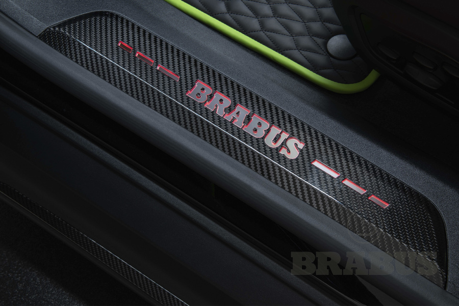 Накладки на пороги карбон