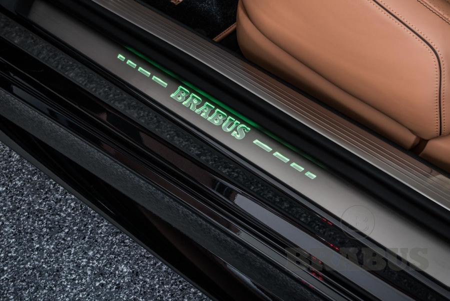 Накладки на внутренние пороги с логотипом BRABUS