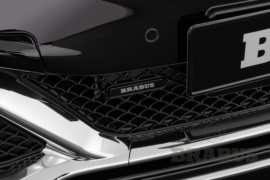 Фирменная накладка переднего бампера