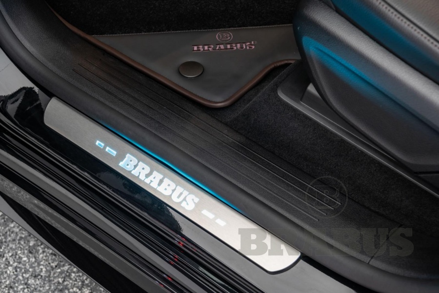 Накладки на внутренние пороги с логотипом BRABUS