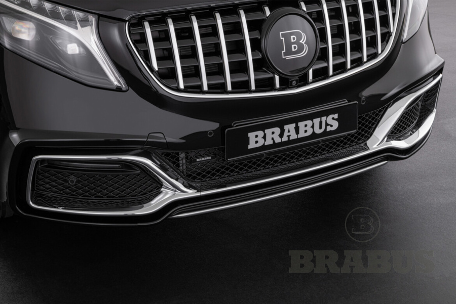 Фирменная накладка переднего бампера