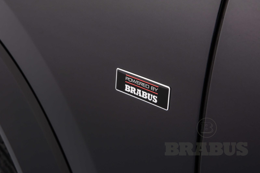 Логотип BRABUS на передние крылья