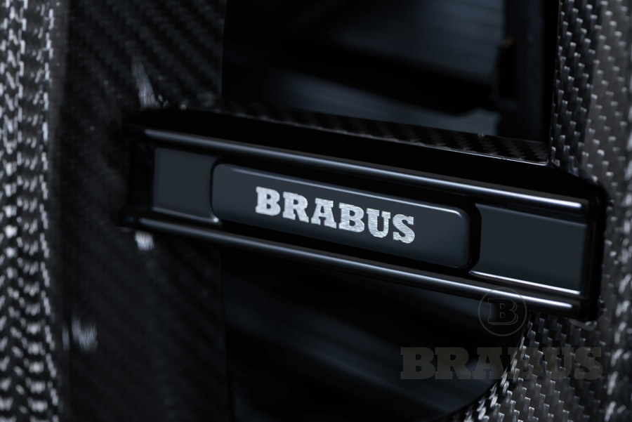 Логотип BRABUS с подсветкой, в решетку радиатора
