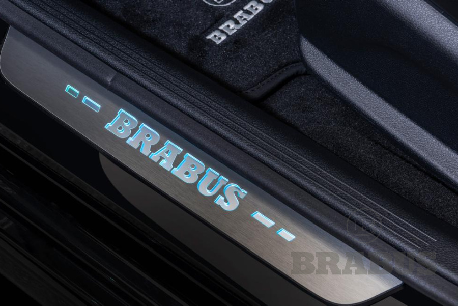 Накладки на внутренние пороги с логотипом BRABUS