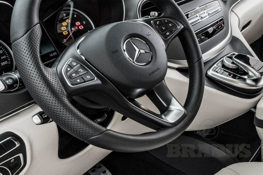 Дополнительный пакет: отделка кожей рулевого колеса и приборной панели