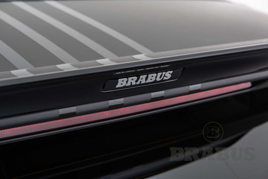 Задний спойлер на крышку багажника