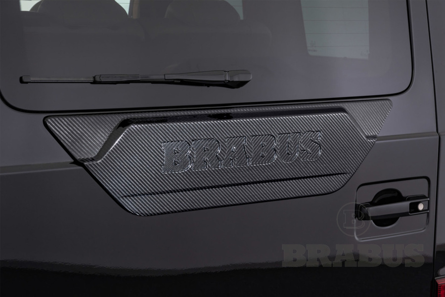 Накладка на заднюю дверь. Карбон (глянцевый)