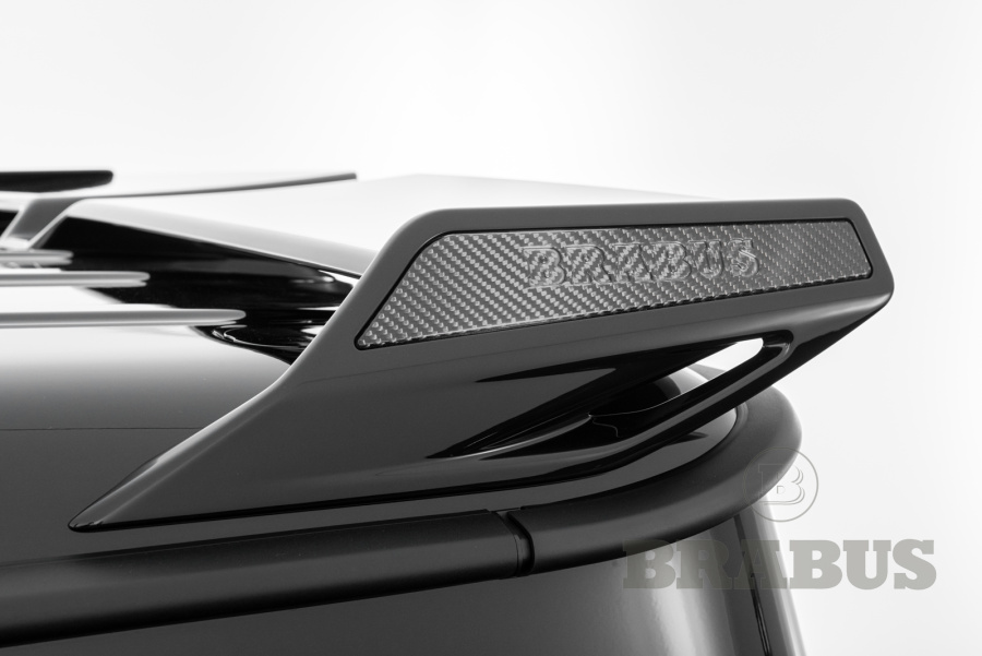 Задний спойлер с карбоновыми вставками матовый