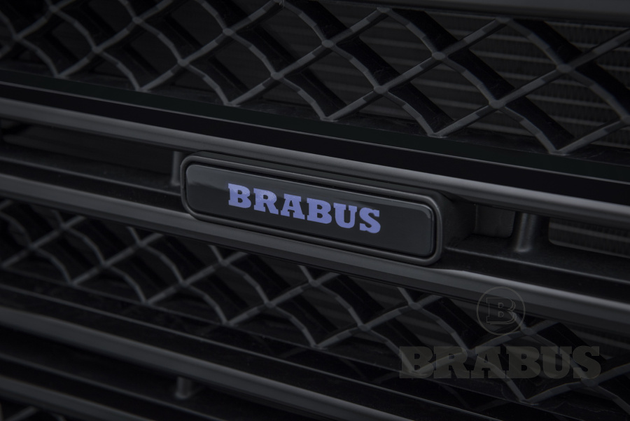 Логотип BRABUS с подсветкой, в решетку радиатора