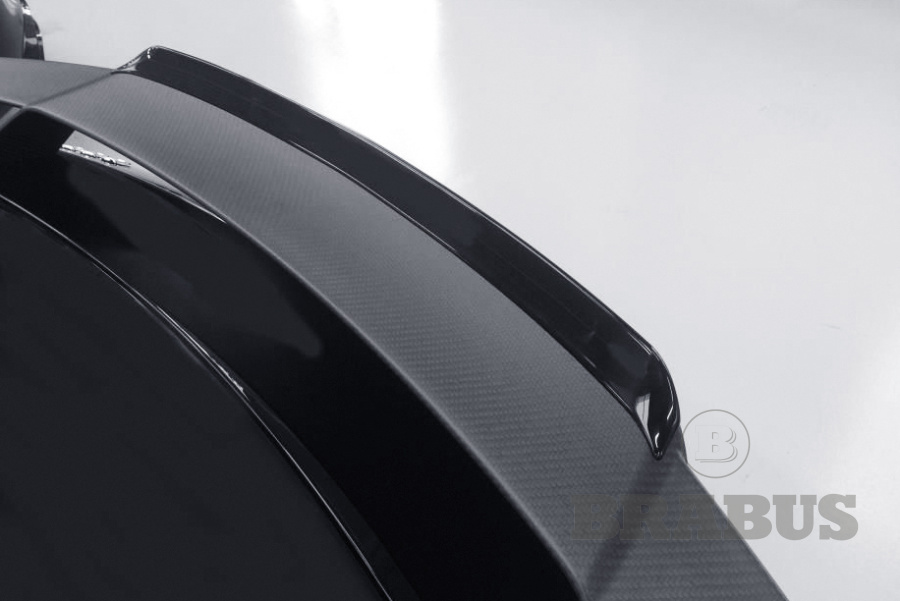 Дополнительная накладка на задний спойлер