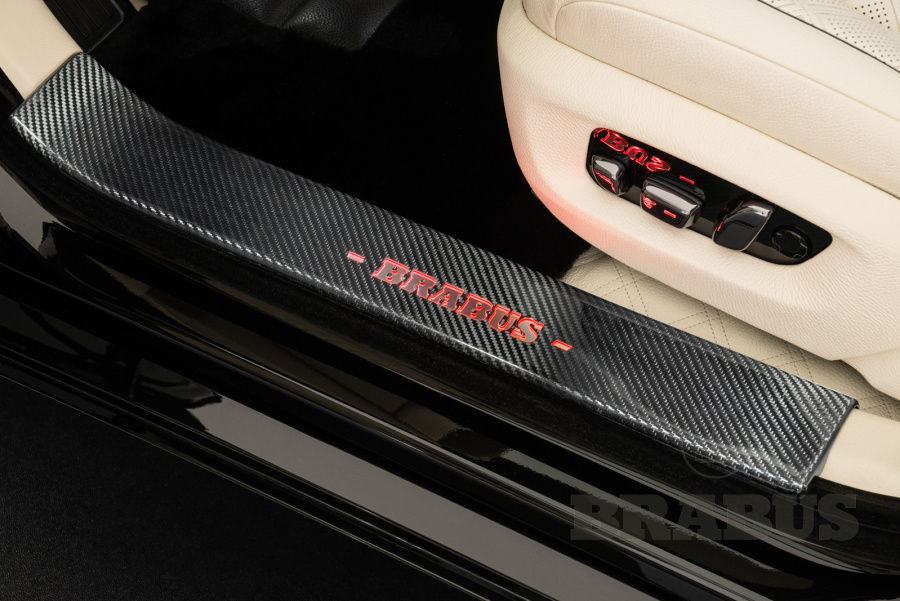 Карбоновые накладки на внутренние пороги для удлиненной базы