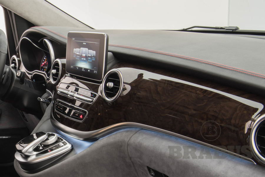 Дополнительный пакет: отделка кожей рулевого колеса и приборной панели