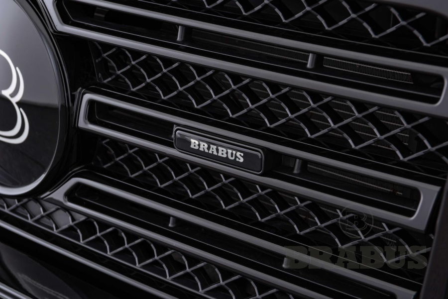 Логотип BRABUS с подсветкой, в решетку радиатора