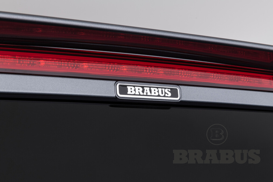 Фирменный задний спойлер