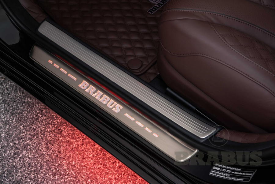Накладки на внутренние пороги с логотипом BRABUS