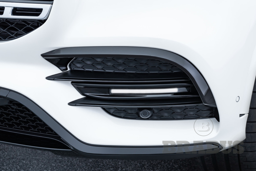 Накладка на передний бампер