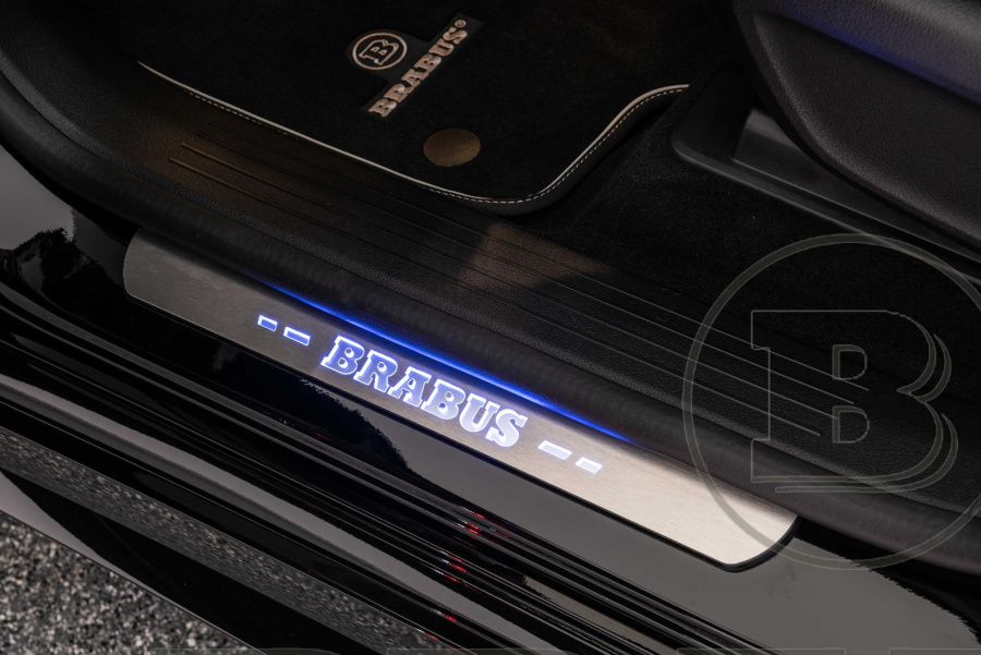 Накладки на внутренние пороги с логотипом BRABUS