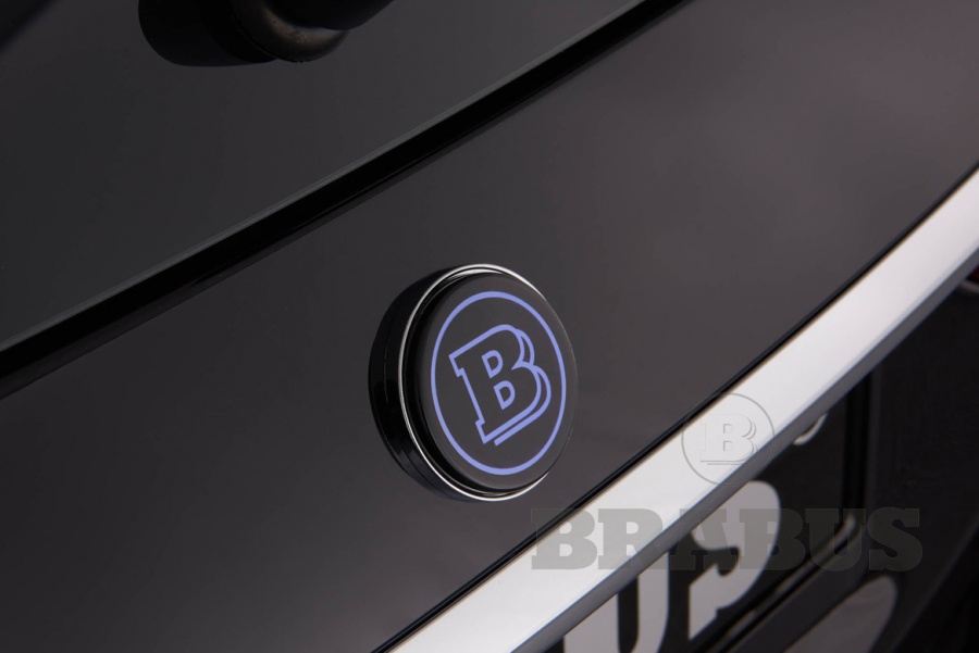 Эмблема со светящейся буквой "B" 