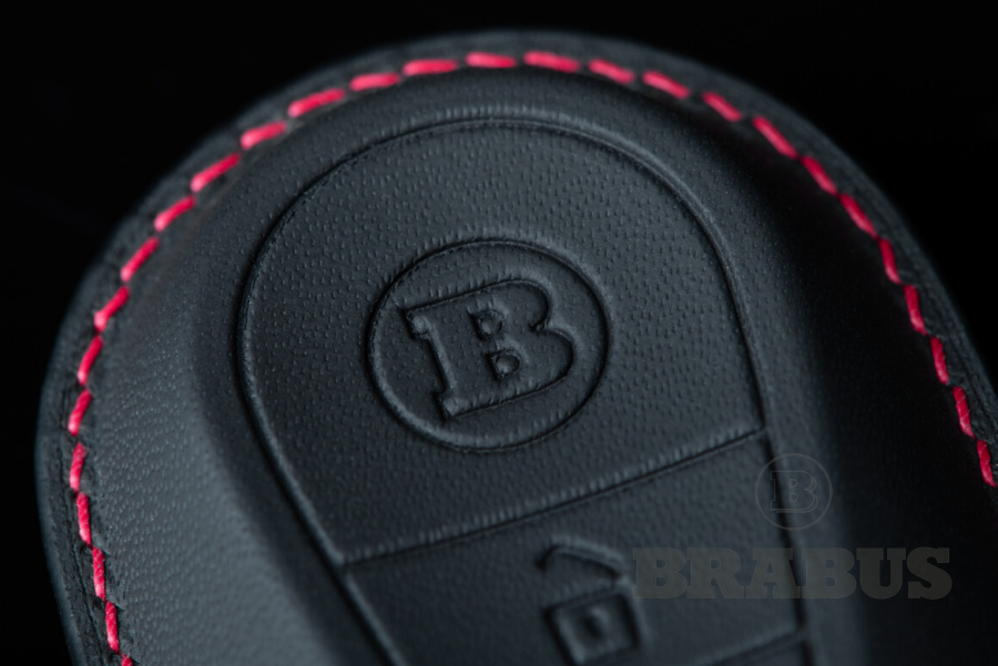 Кожаный черно-красный чехол для ключа