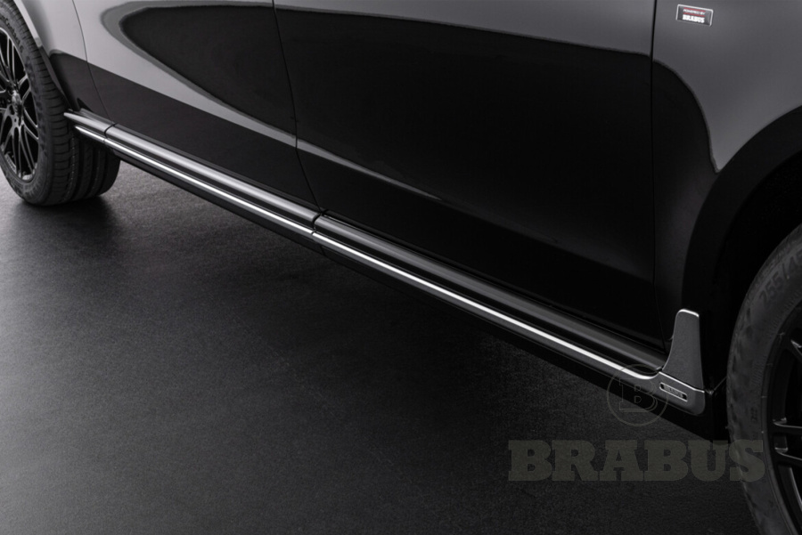 Фирменные эксклюзивные накладки на боковые пороги