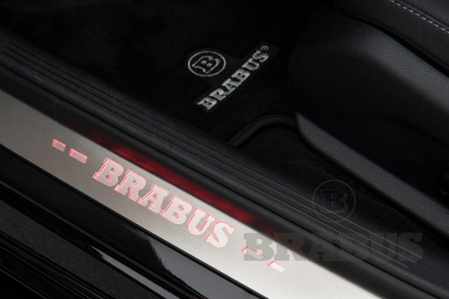 Накладки на передние внутренние пороги с логотипом BRABUS