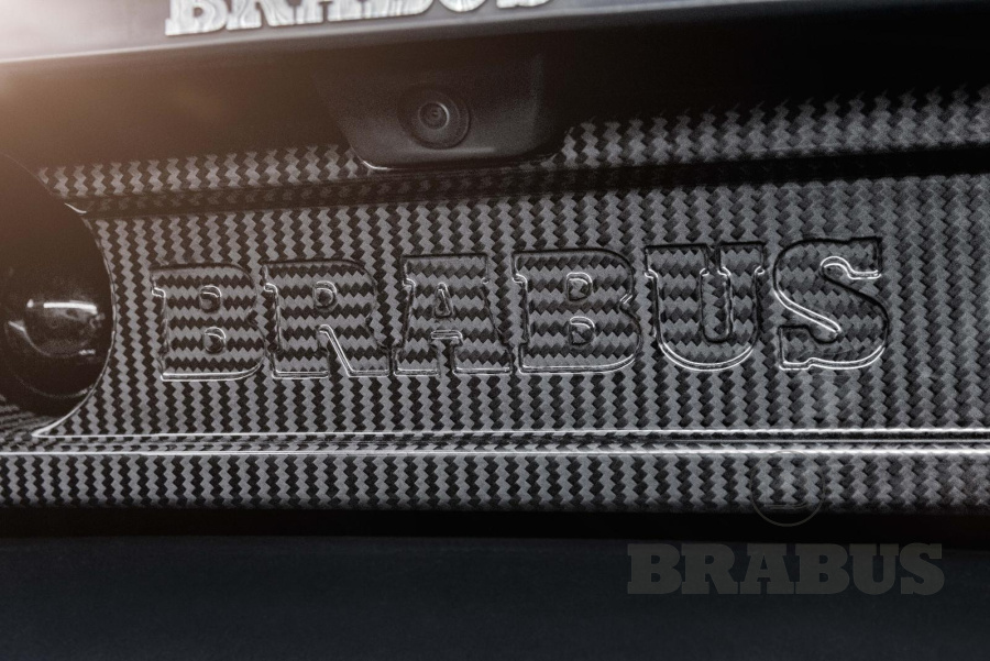 Вставка в передний бампер. Карбон (глянцевый)