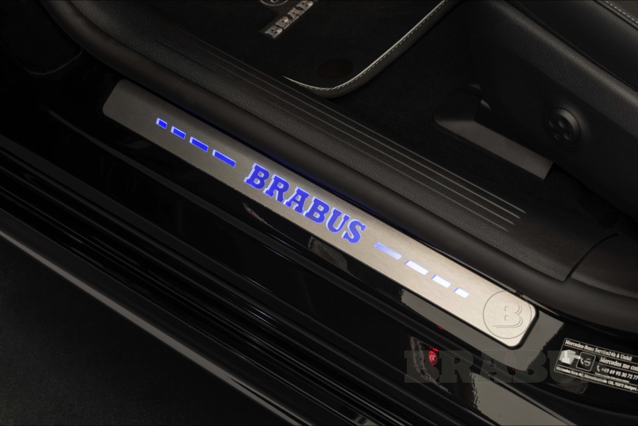 Накладки на внутренние пороги с логотипом BRABUS