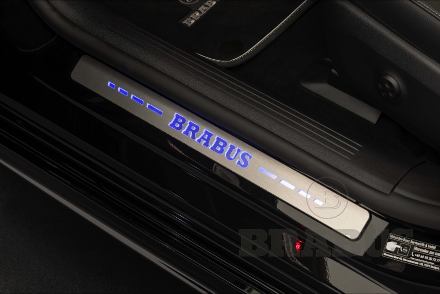 Накладки на внутренние пороги с логотипом BRABUS