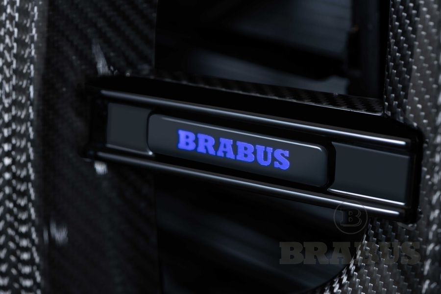 Логотип BRABUS с подсветкой, в решетку радиатора