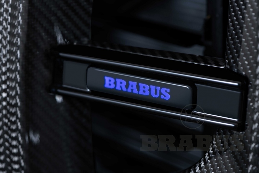 Логотип BRABUS с подсветкой, в решетку радиатора